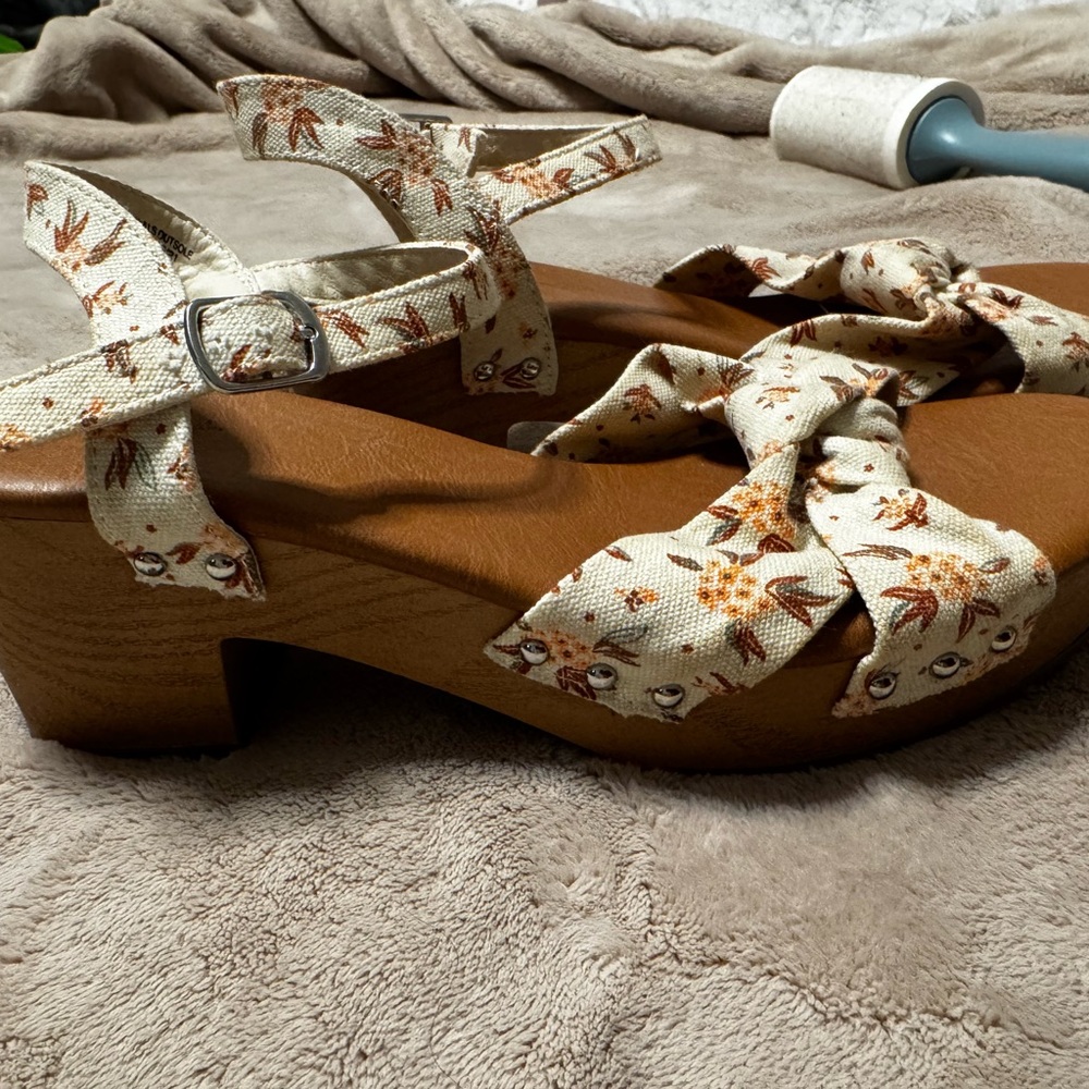 Women's Cream Floral Sandals